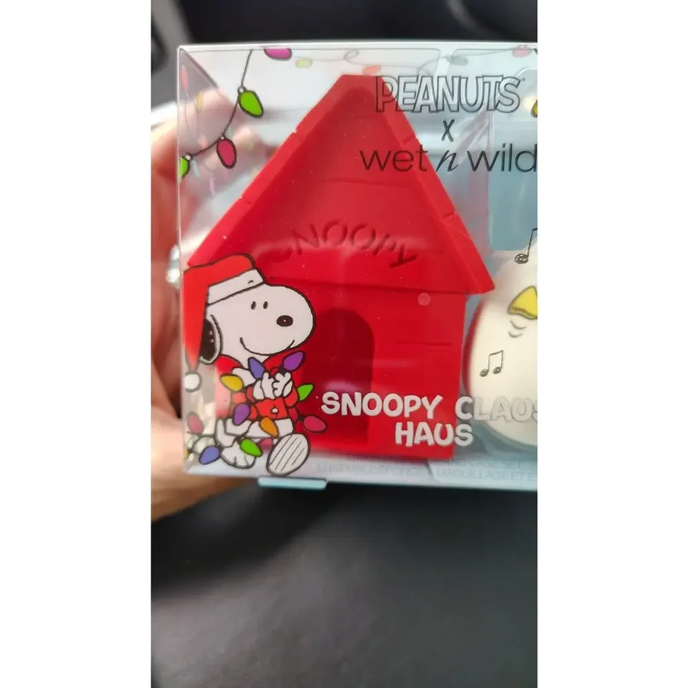 Peanuts Limited Edition Snoopy Makeup Sponge Set